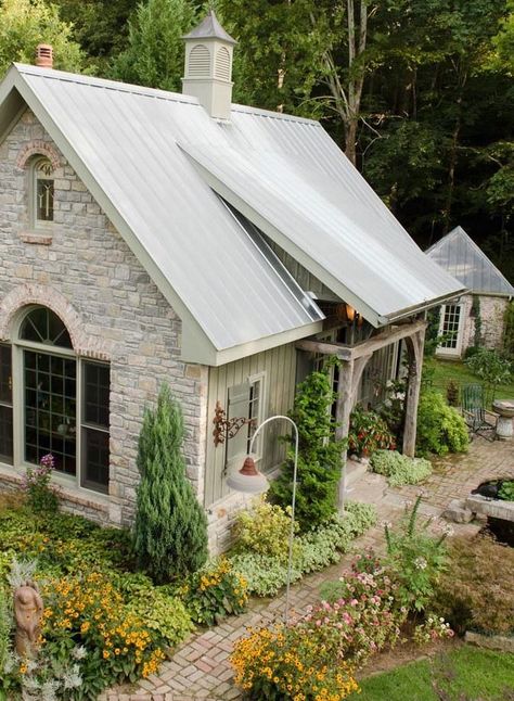 Overview Artists Studios, Metal Roofs, Nice House, Cottages And Bungalows, Cottage Cabin, Casa Exterior, Tin Roof, Stone Cottage, Art Magazine