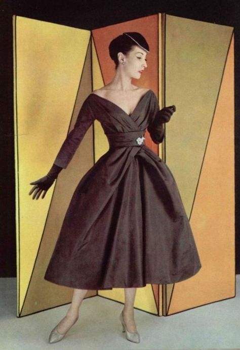 Christian Dior Gown, c.1950 1950 Fashion, Vintage Suit, Fifties Fashion, Look Retro, Fashion 1950s, 1950s Style, Vintage Couture, Jaco, Vestidos Vintage