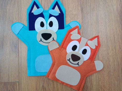 1 x Bluey and 1 x Bingo character hand puppet for children to enjoy in play. Soft velvet felt used for nose and eye patch and esrs to give it an extra lovely sensory feel. Fit up to adult hands Felt Food Diy, Finger Puppet Patterns, Felt Puppets, Bluey Bingo, Felt Bookmark, Sock Puppets, Fun Classroom Activities, Puppet Patterns, Animal Activities