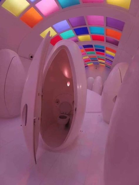 Toilets-With-Threatening-Auras Bad Product Design, Cool House Things, Weird Bathrooms, Fancy Toilets, Weird Toilets, Evil Design, Cool Toilets, Toilet Restaurant, Futuristic Aesthetic