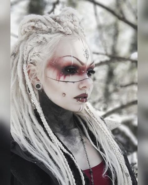 Xelanah (@xelanah_elfyra) • Instagram photos and videos Viking Hairstyles Women Red Hair, Barbarian Costume, Warrior Makeup, Viking Makeup, Fantasy Make-up, Halloween Make-up Looks, Viking Warriors, Witch Makeup, Smink Inspiration