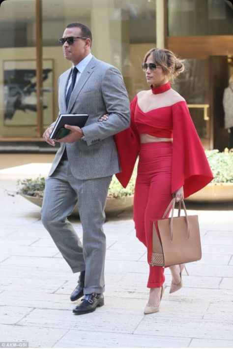 Goals goals..❤️✋ High Waisted Slacks, J Lo Fashion, Silver Tank Top, Elegant Suit, Alex Rodriguez, Couple Style, Dress Out, Fashion Couple, Cute Celebrities