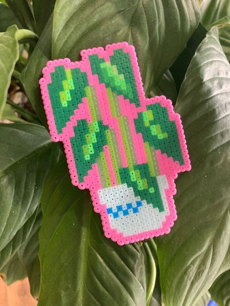 Cottagecore Perler Bead Patterns, Pixel Art Pattern Plants, Plant Hama Beads, Cool Peeler Beads, Plant Pearler Beads, Perler Bead Plant Pattern, Perler Bead Patterns Plants, Boho Perler Bead Patterns, Mini Beads Ideas