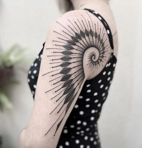 Freehand Fibonacci spiral and fractal leave shapes for my friend and tattoo artist @julianayamaguchi.tattoo 🌿… | Instagram Geometric Spiral Tattoo, Fractal Tattoo Design, Fibanocci Spiral Tattoos, Fibonacci Fern Tattoo, Fibonacci Tattoo Design, Fibinocci Tattoo, Fibonacci Sequence Tattoo, Spiral Tattoo Shoulder, Fibanocci Sequence Tattoos