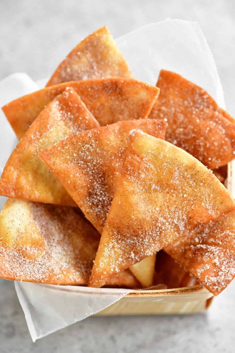 Cinnamon Chip Recipes, Apple Nachos Recipe, Tortilla Dessert, Flour Tortilla Chips, Fried Tortilla Chips, Cinnamon Sugar Tortillas, Cinnamon Tortillas, Cinnamon Tortilla Chips, Homemade Tortilla Chips