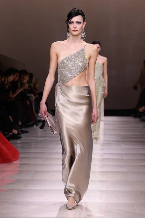 Couture Dresses 2024, Armani Prive 2024, Armani Wedding Dress, Armani 2024, Georgia Armani, Armani Runway, Runway 2024, 2024 Couture, Couture 2024