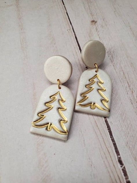 Christmas Jewelry Diy - We'll save you hours of searching. Just click to visit and get what you need IMMEDIATELY! Clay Christmas Tree, Xmas Earrings, Christmas Jewelry Diy, Diy Earrings Polymer Clay, Clay Christmas, Polymer Clay Jewelry Tutorials, Handmade Clay Jewelry, Polymer Clay Christmas, Tree Earrings