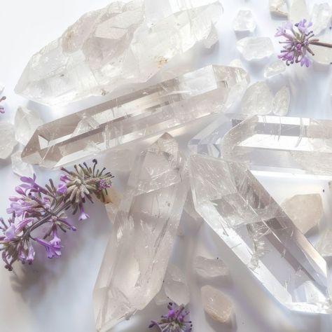 Quartz Aesthetic, Quartz Wallpaper, Crystals For Beginners, Green Wallpapers, Chakra Work, Light Codes, Crystal Altar, Crystal Aesthetic, Meditation Techniques