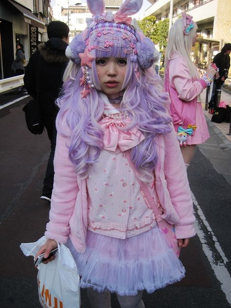 How I should have dressed with purple hair. #missedopportunity Decora Harajuku, Harajuku Decora, Mode Harajuku, Fairy Kei Fashion, Karakter Sanrio, Kei Visual, Noel Fielding, Harajuku Fashion Street, Kei Fashion