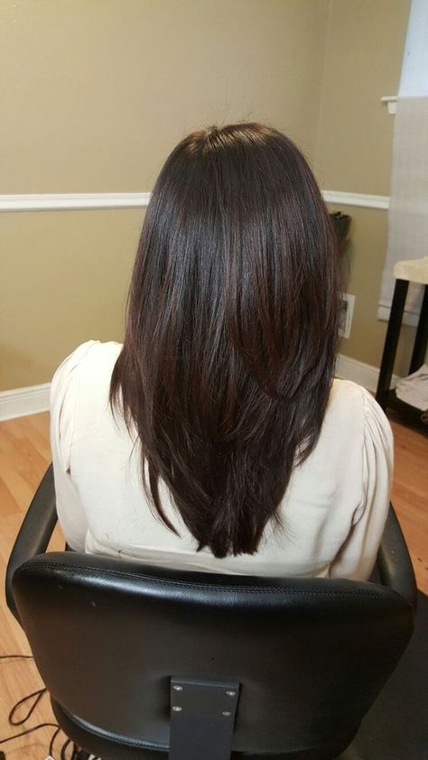 ... Straight Haircut, V Cut Hair, Haircuts For Long Hair With Layers, Medium Layered Hair, Vlasové Trendy, Haircut Styles, Fesyen Rambut, Haircuts For Medium Hair, Haircuts Straight Hair