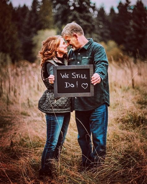 Wedding Anniversary Photo Shoot Ideas, Wedding Anniversary Photoshoot Ideas, Anniversary Photoshoot Ideas, Wedding Anniversary Photoshoot, 10th Anniversary Idea, 20th Anniversary Ideas, Wedding Anniversary Pictures, Anniversary Photo Shoot, 25th Wedding Anniversary Party