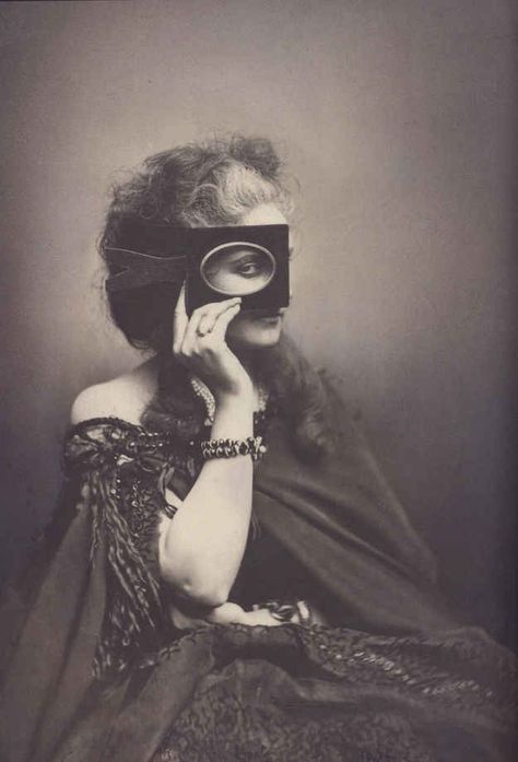 ...and surreal photos. | 25 Stunning Photographs Of Countess De Castiglione Eiko Ishioka, Portrait Vintage, Surreal Photos, History Of Photography, Images Vintage, Foto Art, Photo Vintage, Vintage Portraits, Vintage Pictures