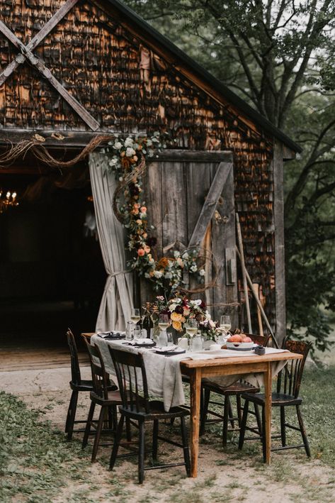 Cosy New Hampshire weekend Away wedding shoot via Magnolia Rouge Nh Wedding, New Hampshire Wedding, Fall Shoot, Mountain Wedding Venues, Woodsy Wedding, Venue Rental, Wedding Reception Locations, Camp Wedding, Wedding Inspiration Fall