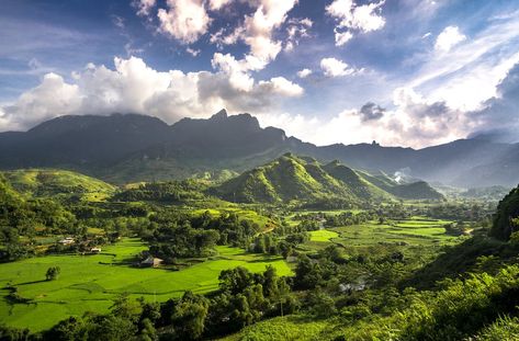 "Explore the Wonders of Southeast Asia: Trat to Ha Tien!" #hatien #trat #travelfromtrattohatien #traveltohatienvietnam Thailand Event Guide Ha Tien, Bukit Tinggi, Sumber Daya Alam, Visit Vietnam, Budget Friendly Travel, Ha Long, Halong Bay, Hoi An, Kyoto Japan