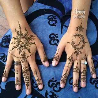 Moon And Sun Henna Designs, Different Henna Designs, Space Henna Designs, Celestial Henna Designs, Sun Mehendi, Hippy Henna, Celestial Henna, Sun And Moon Hand Tattoo, Henna Rings