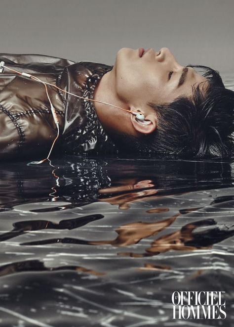 Water Reflection Photography, Beach Fashion Shoot, Shoes Fashion Photography, Fashion Poster Design, Mens Photoshoot Poses, Under The Water, Concept Photography, Conceptual Fashion, Style Korea