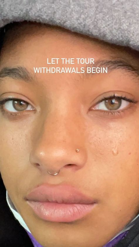 willow smith (via her instagram story) 10•20 Small Septum Piercing, Two Nose Piercings, Small Septum, Septum Nostril, Septum Nose Piercing, Nose Piercing Stud, Cool Ear Piercings, Willow Smith, Face Piercings