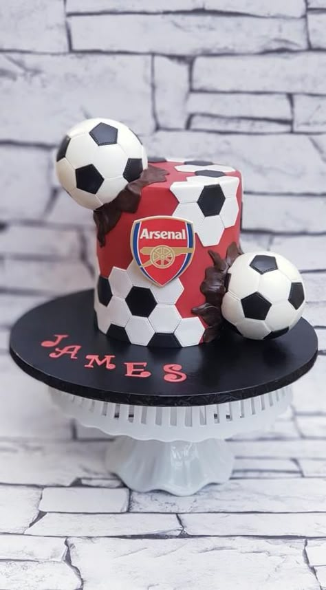 A football/soccer themed cake by Lynette Brandl Soccer Themed Cake, Bolo Sporting, Football Themed Cakes, Soccer Birthday Cakes, Sports Themed Cakes, Football Birthday Cake, Chocolate Hazelnut Cake, Soccer Cake, Sport Cakes