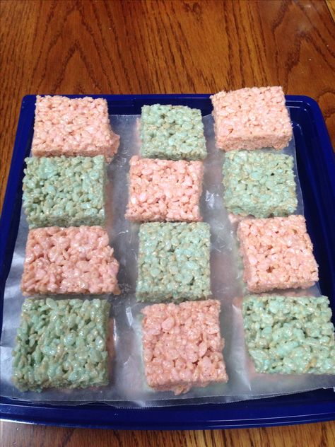 Pink and blue Rice Krispie treats as a dish for Baby Gender Reveal party Pink And Blue Rice Krispy Treats Gender Reveal, Blue Rice Krispie Treats, Gender Reveal Food Ideas, Reveal Party Food Ideas, Gender Reveal Party Food Ideas, Gender Reveal Food, Gender Reveal Party Food, Gender Reveal Box, Blue Rice