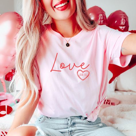 Excited to share the latest addition to my #etsy shop: Love Bible Verse Shirt, Valentine's Shirt, Galantine's Day, Faith Outfit, Cute Women's Shirt, Heart Tee, Christian Valentine Gift, John 3:16 #valentinesday #bibleverse https://etsy.me/3wT7xXe Special Pizza, Valentines For Singles, Pizza Shirt, Valentines For Mom, Valentine Gifts For Mom, Gift Valentines Day, Taco Shirt, Valentines Day Shirt, Retro Valentines