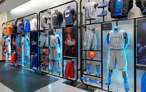 Retail Store Layout, Butik Design, Display Visual Merchandising, Vitrine Design, Seni Mural, Retail Branding, Shoe Store Design, Window Display Retail, Retail Store Interior Design