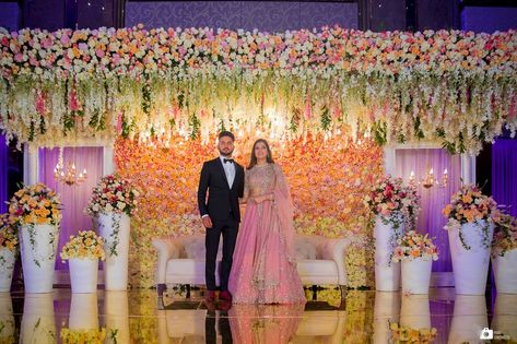 Engagement Decorations Indian, Manish Pandey, Stage Decoration Photos, Leaf Decor Wedding, Small Wedding Decor, Engagement Stage Decoration, Reception Stage, Reception Stage Decor, Simple Stage Decorations