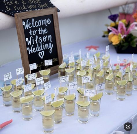 Simple Cocktail Party Decor, Shot Table Wedding, Shot Cart Wedding, Shot Station Party, Alcohol Table Party Ideas, Bartender Wedding, Ideas Para Boda, Party Bar Decor, 40th Birthday Balloons