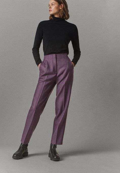 Purple Trousers Outfit, Purple Pants Outfit, Trousers Women Outfit, Slacks Outfit, Dark Purple Dresses, Dress Pants Outfits, Meeting Outfit, Trousers Outfit, Purple Suits