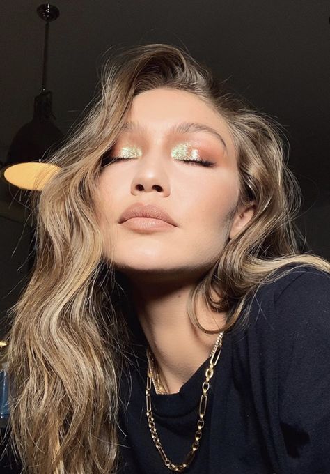 Shimmery Smokey Eye, Ebony Makeup, Machiaj Smokey Eyes, Gigi Hadid Makeup, Editorial Make-up, Rosy Makeup, 2023 Makeup, Makeup Things, Dag Make Up