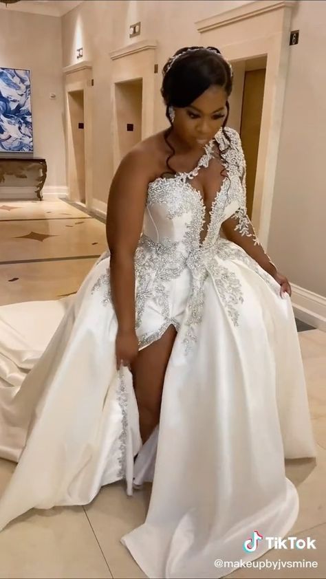 Split Wedding Dress, Jeweled Wedding Dress, Extravagant Wedding Dresses, Wedding Dress Backs, Satin Bridal Gowns, Elegant Bridal Gown, Aline Wedding Dress, Fancy Wedding Dresses, Fancy Wedding