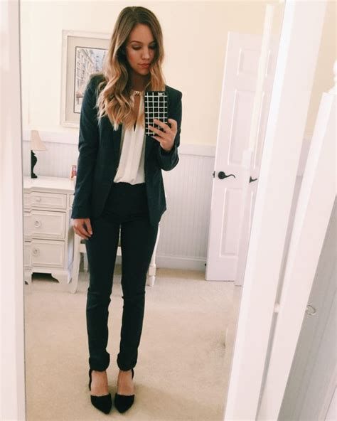 women physician interview attire - Yahoo Search Results Med School Interview, School Interview Outfit, Medical School Interview Outfit, Job Interview Outfits, Coat Wardrobe, Business Professional Attire, Job Interview Outfit, Costume Gris, School Interview