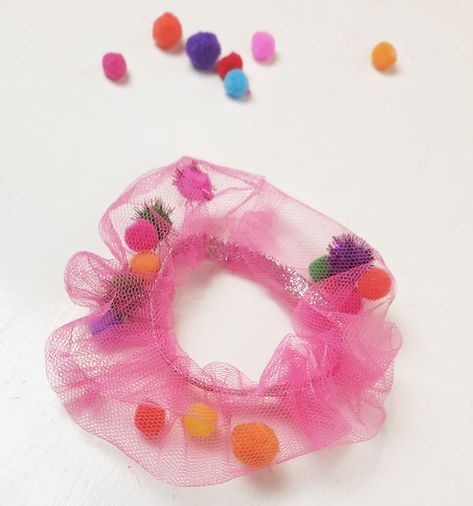 Diy Tulle, Diy Pom Poms, Awesome Crafts, Scrunchies Diy, Diy Pom Pom, Diy Bows, Bow Hair Accessories, Sewing Projects For Kids, Diy Ribbon