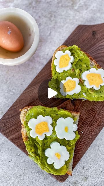 Emily Love Leserman on Instagram: "HOW TO MAKE: EGG 🥚 FLOWERS 🌸 ⁣
⁣
with Easter coming up, hard boiled eggs are absolutely on the menu⁣
⁣
but, if you’re looking for a way to gussy up some toast or just to encourage one of your littles to take a protein packed bite, try turning those eggs into a daisy! ⁣
⁣
TO MAKE:⁣
🥚 take a peeled hard boiled egg⁣
🥚 wrap it in Saran Wrap⁣
🥚 on remaining wrap place down kebab skewers (probably need 5-6)⁣
🥚 wrap up the egg with the skewers spaced out surrounding it ⁣
🥚 tie the ends with hair ties or rubber bands ⁣
🥚 chill for 10+ minutes⁣
🌸 remove the egg from the fridge and remove bands and wrap⁣
🌸 slice the egg and be amazed. H the daisy that blooms! ⁣
⁣
this avocado toast reminds me of the Delia’s catalogue from 1999 and I’m HERE FOR IT!⁣
⁣" Hard Boiled Egg Tulips, Eid Breakfast, Kebab Skewers, Creative Breakfast, Easter Appetizers, Egg Wrap, Hard Boiled Egg, Easter 2023, Brunch Drinks