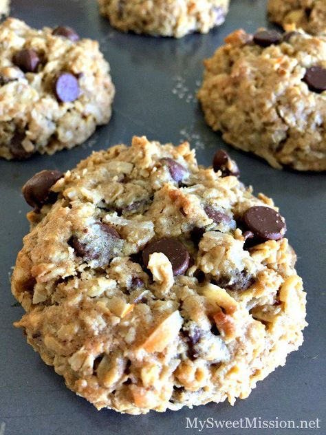 Loaded Oatmeal Cookies Recipe, Loaded Oatmeal Cookies, Loaded Oatmeal, Awesome Cookies, Cookies With Chocolate Chips, Healthy Oats, Resepi Biskut, Cookies With Chocolate, Oatmeal Cookie Recipes