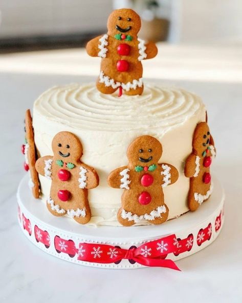 Christmas Cake Design, Whimsical Christmas Tree, Buttercream Cake Designs, Gingerbread Party, Christmas Cake Designs, Christmas Cake Decorations, Xmas Cake, Winter Cake, Tree Cake