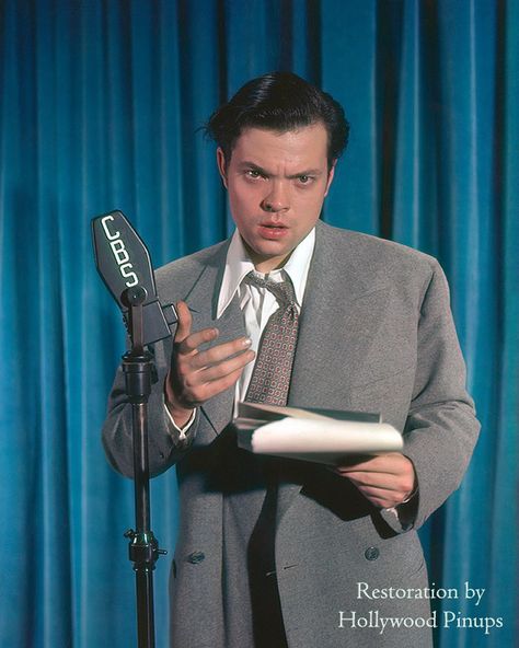 Birthday boy Orson Welles (born May 6, 1915) is shown here re-enacting his infamous "War of the Worlds" broadcast in a 1939 color sitting.… Classic Actors, Book Board, Orson Welles, Movie Director, Rita Hayworth, Cinematic Photography, Old Hollywood Glamour, Fashion People, Artistic Expression