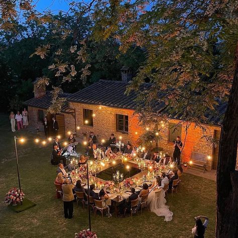 Backyard Wedding Classy, Simple Garden Wedding Reception, Minimalist Backyard Wedding, Garden Wedding Reception Outdoor, Simple Garden Wedding, Backyard Micro Wedding, Wedding Reception Outdoor, Realistic Wedding, We Are Meant To Be