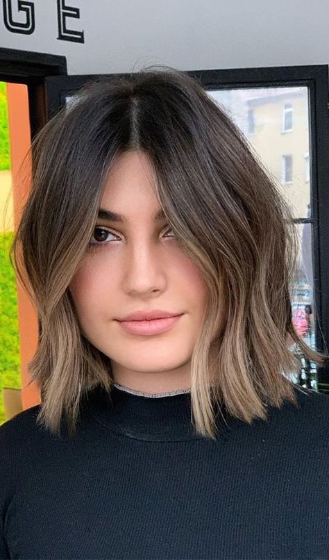 Haircolor Ideas, Spring Hair Color Ideas, Rambut Brunette, Short Hair Highlights, Brunette Hair With Highlights, Money Piece, Short Brown Hair, Spring Hair Color, Brunette Balayage Hair