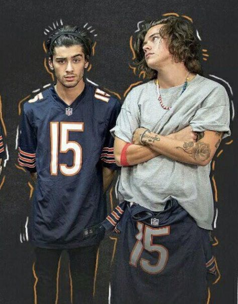 OT5 comfort on Twitter: "zayn and harry in american football jerseys>>… " 1d Wallpaper, Gambar One Direction, One Direction Louis, One Direction Wallpaper, One Direction Photos, Frat Boy, One Direction Humor, Harry Styles Pictures, Harry Styles Photos