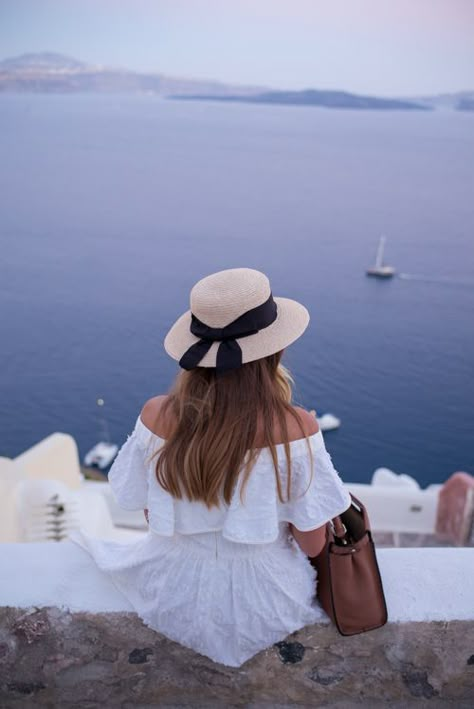 Greece Summer Outfits With Hats, Eugenia Kim Hat, Gal Meets Glam, Summer Hat, Summer Inspiration, Outfits With Hats, Foto Inspiration, Cute Summer Outfits, Summer Hats