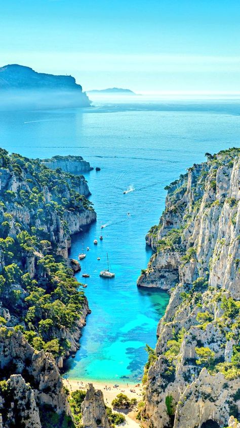 Best Places To Vacation, Marseille France, Europe Vacation, South America Travel, Cool Landscapes, Vacation Places, Vietnam Travel, France Travel, Australia Travel