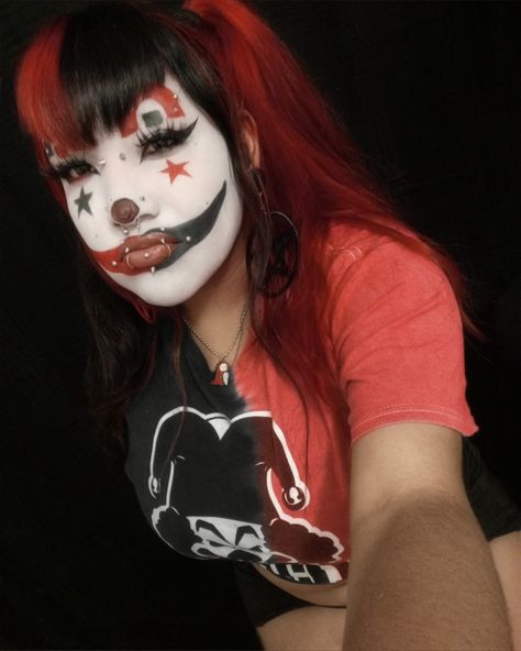 Female Juggalo Makeup, Icp Tattoos Juggalette, Pink Juggalo Makeup, Juggalo Face Paint Ideas, Juggalo Icp Makeup, Icp Makeup Girl, Icp Juggalo Face Paint, Juggalo Halloween Costume, Juggalo Costume