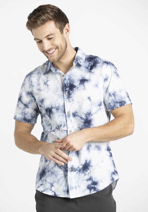 Tie-Dye Outfits for Men – 17 Ideas on How to Wear Tie-Dye Camisa Tie Dye, Outfits For Men, Tie Dye Outfits, Outfit Trends, Dye Shirt, How To Style, Shirt Outfit, Tie Dye, Dye