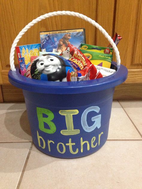 Big brother bucket! Fill with activities and snacks for when the new baby arrives :) Big Brother Baby Shower Ideas, Big Brother Basket Ideas, Big Brother Basket, Big Brother Kit, Nesting Party, Big Brother Gifts, Care Packages, After Baby, Gifts For Brother