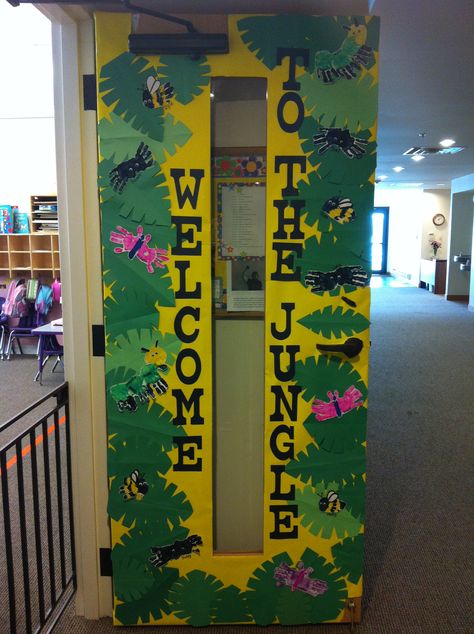 Classroom Door Decorations | Bulletin Board Ideas / Jungle classroom door Jungle Classroom Door, Jungle Theme Classroom Decorations, Jungle Door, Rainforest Classroom, Safari Theme Classroom, Ks1 Classroom, Preschool Jungle, Natural Classroom, Preschool English