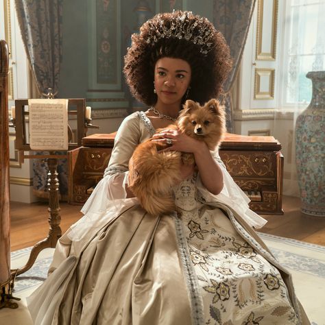 All the Hidden Meanings in the Hairstyles on Queen Charlotte: A Bridgerton Story | Glamour Queen Charlotte A Bridgerton Story, Michelle Fairley, Lady Violet, Shonda Rhimes, King George Iii, Lara Jean, Real Queens, Rudyard Kipling, Julia Quinn