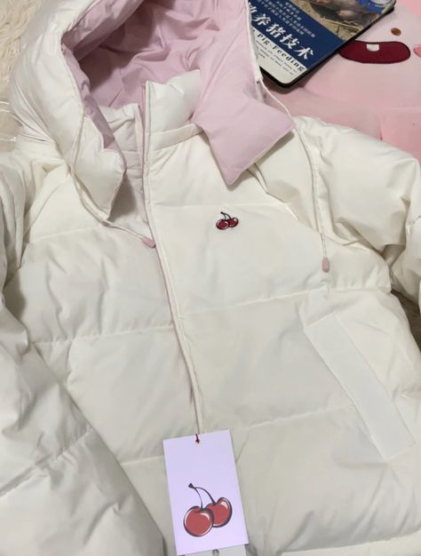 kirsh jacket White Jacket Aesthetic, Cute Jackets, Cute Fits, Outfits Aesthetic, School Outfits, Cute Fashion, Fitness Inspo, Sweater Jacket, Aesthetic Clothes