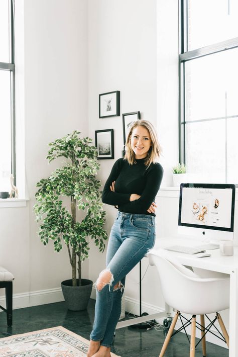 Find out how i hired an interior designer at age 25! Broma Bakery, Business Portrait Photography, Headshots Women, Headshot Poses, Brand Photography Inspiration, Business Photoshoot, Branding Photoshoot Inspiration, Personal Branding Photoshoot, Business Headshots