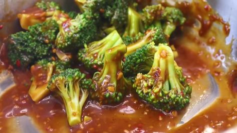 Easy To Make Broccoli In Garlic Sauce Broccoli Garlic Sauce, Broccoli In Garlic Sauce, Delicious Broccoli, Recipe For Two, Steamed Broccoli, Flavor Enhancers, Healthy Meals For Two, Skillet Meals, Oyster Sauce