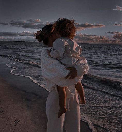 Photos Amoureux, Mother Baby Photography, Beach Mom, Mommy And Son, Shotting Photo, Photographie Inspo, Mom Son, Future Mom, Words Of Affirmation